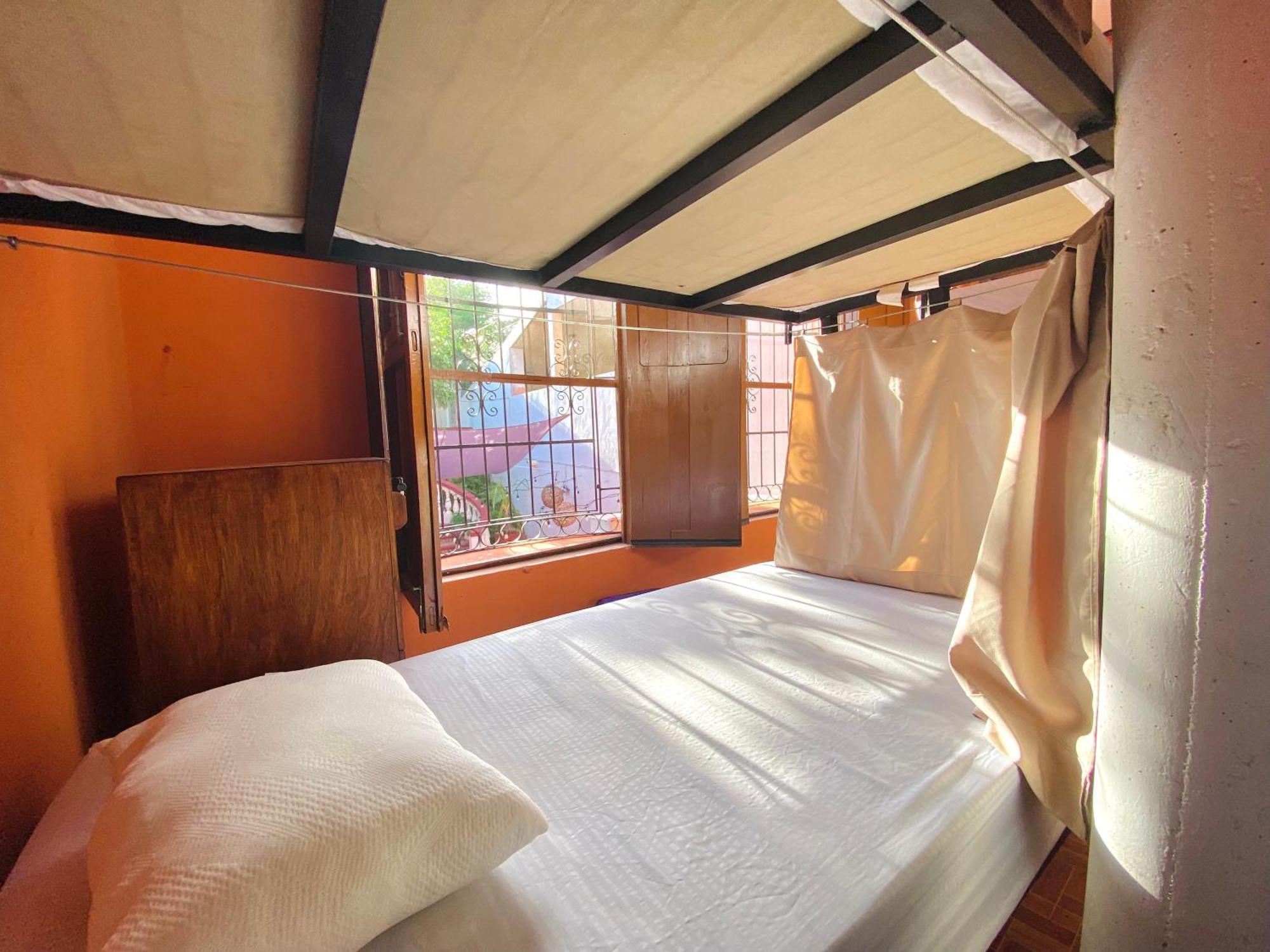 Alena Hostal Valladolid  Exteriér fotografie